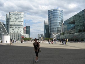 La Defense, într-un alt timp. Lipseau maşinile zburătoare.